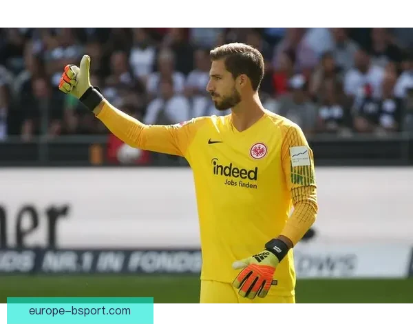 特拉普坚守法兰克福球门继续担当队长和守护神