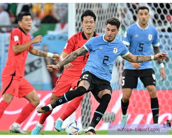 韩国国家队客场防守站位：五后卫收缩与边路保护